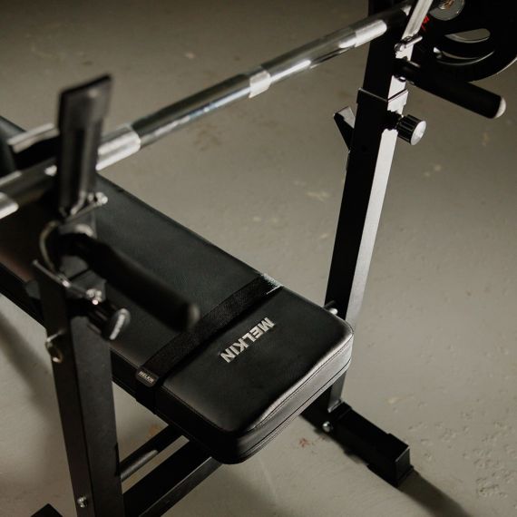 УСИЛЕННАЯ СКАМЬЯ СО СТОЙКАМИ ПОД ШТАНГУ DFC MELKIN